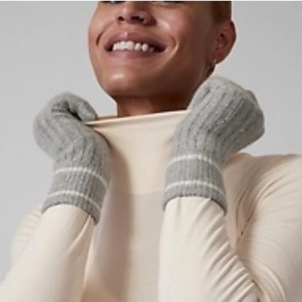 Athleta Daily Knit Gray & White Winter Gloves Size Medium - Large NWT Cozy Warm - Picture 1 of 7